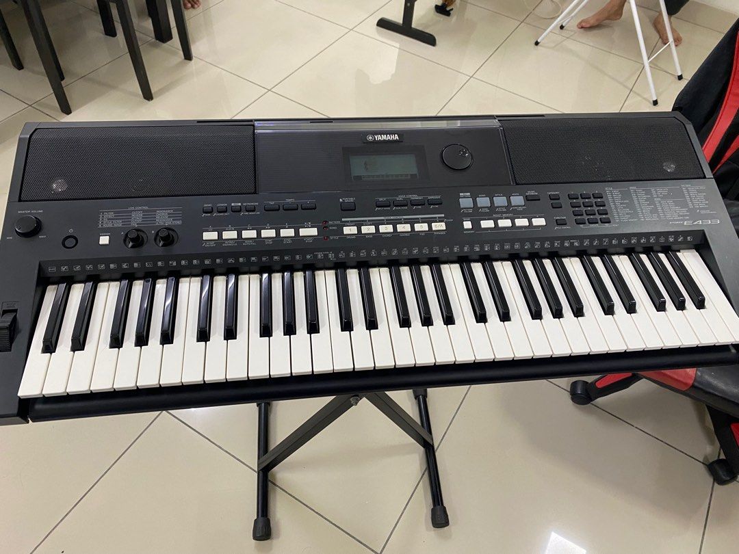 Yamaha PSR E433 Keyboard, Hobbies & Toys, Music & Media, Musical
