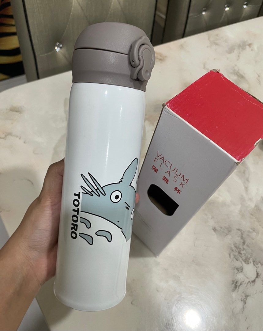 https://media.karousell.com/media/photos/products/2023/12/6/500ml_vacuum_flask_1701834839_713ea215_progressive.jpg