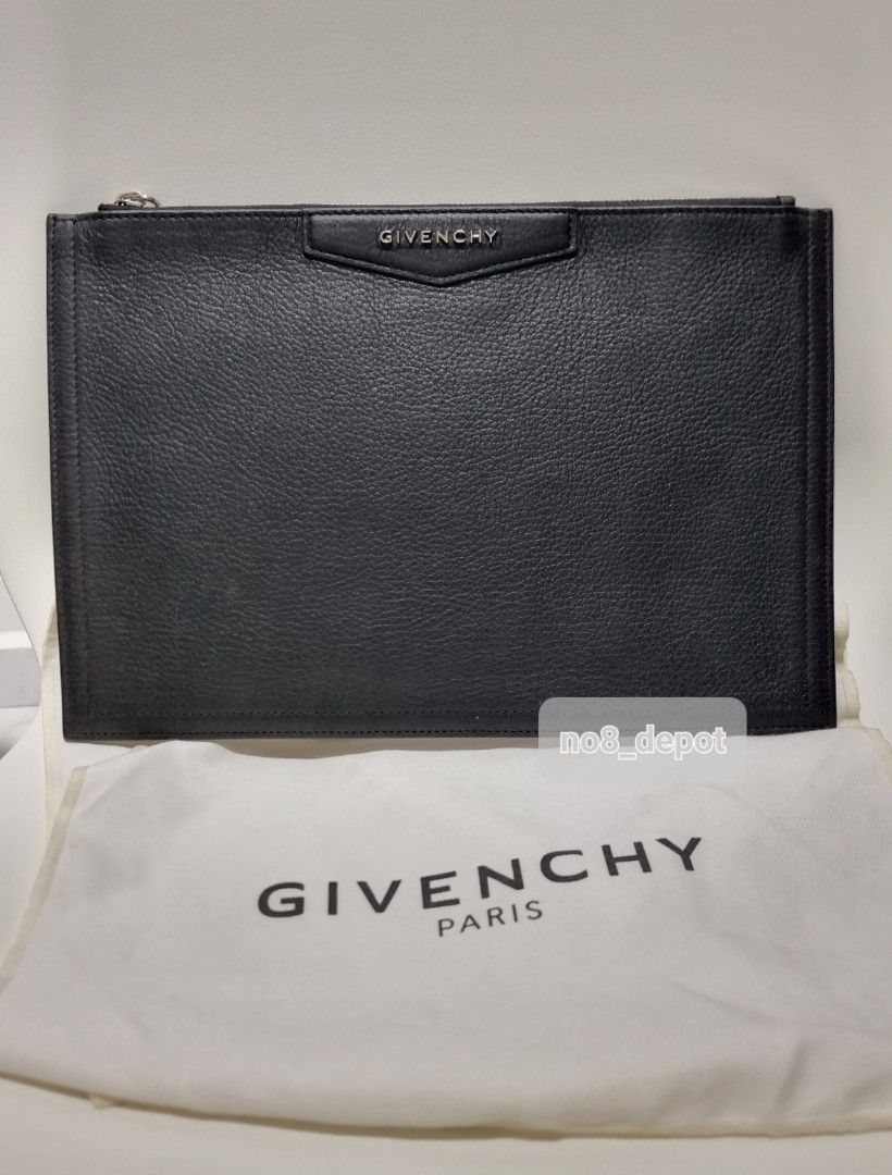 Pre loved Givenchy Pouch Clutch Black authentic almost never use after purchased Let go at RM1100 Almost 1k cheaper than retail price