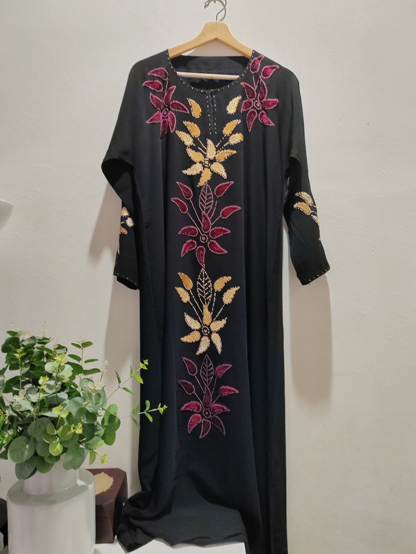 Abaya Madinah, Women's Fashion, Muslimah Fashion, Kaftans & Jubahs on ...