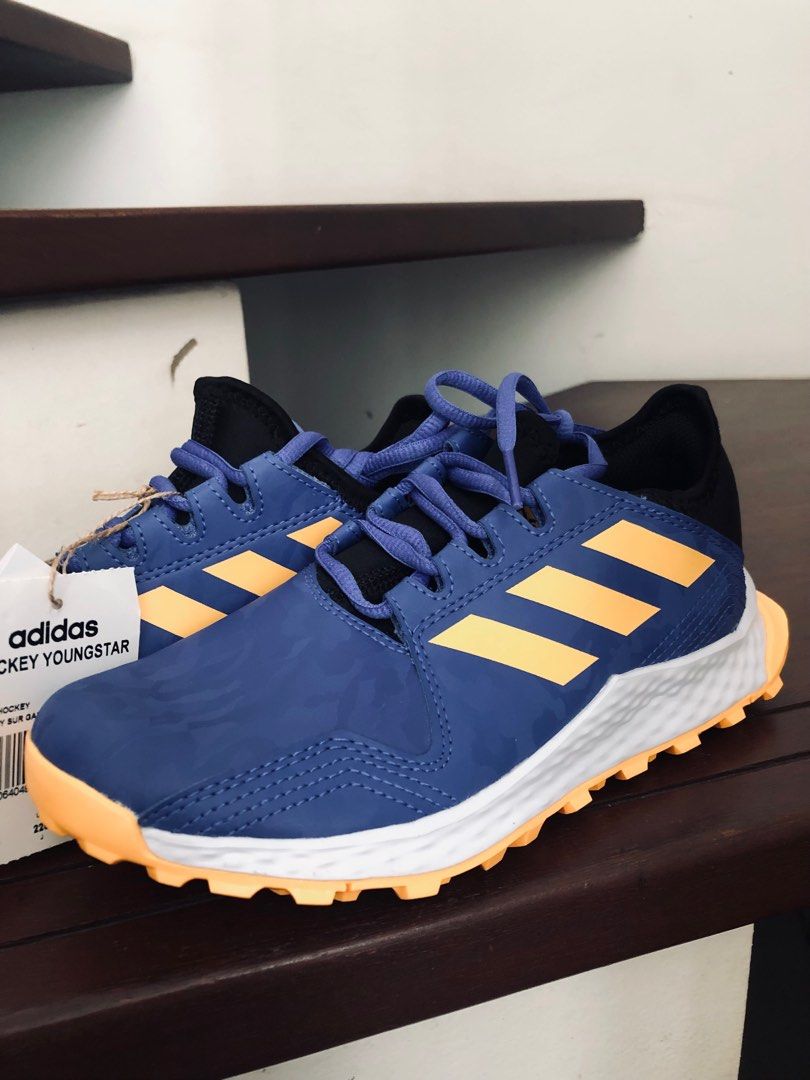 Adidas youngstar discount hockey shoes