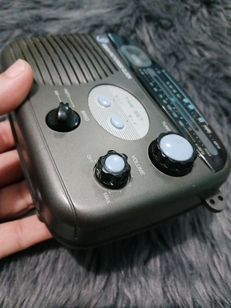 Afforrable TV radio clock 😍 (Category: Portable Music Players) located in Bulacan. Submitted by afford.japan (Listing ID 1269901102, Image 2). Description: Japan Surplus.