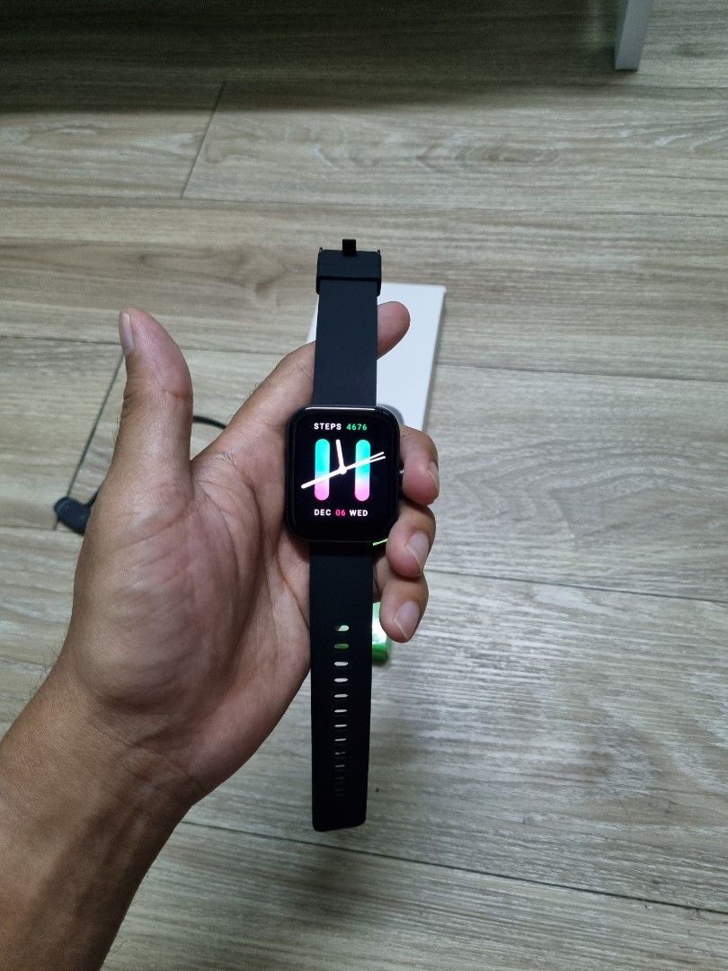 Xiaomi amazfit bip on hand hot sale