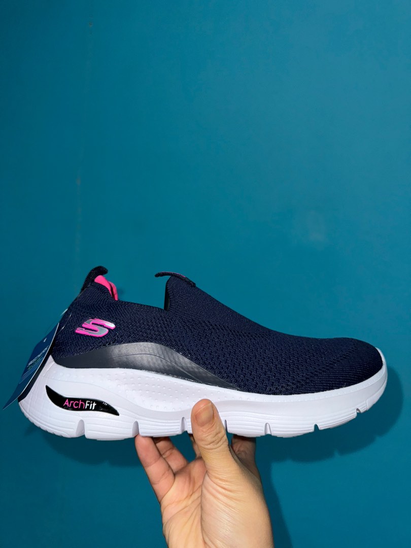 Casual hotsell shoes skechers