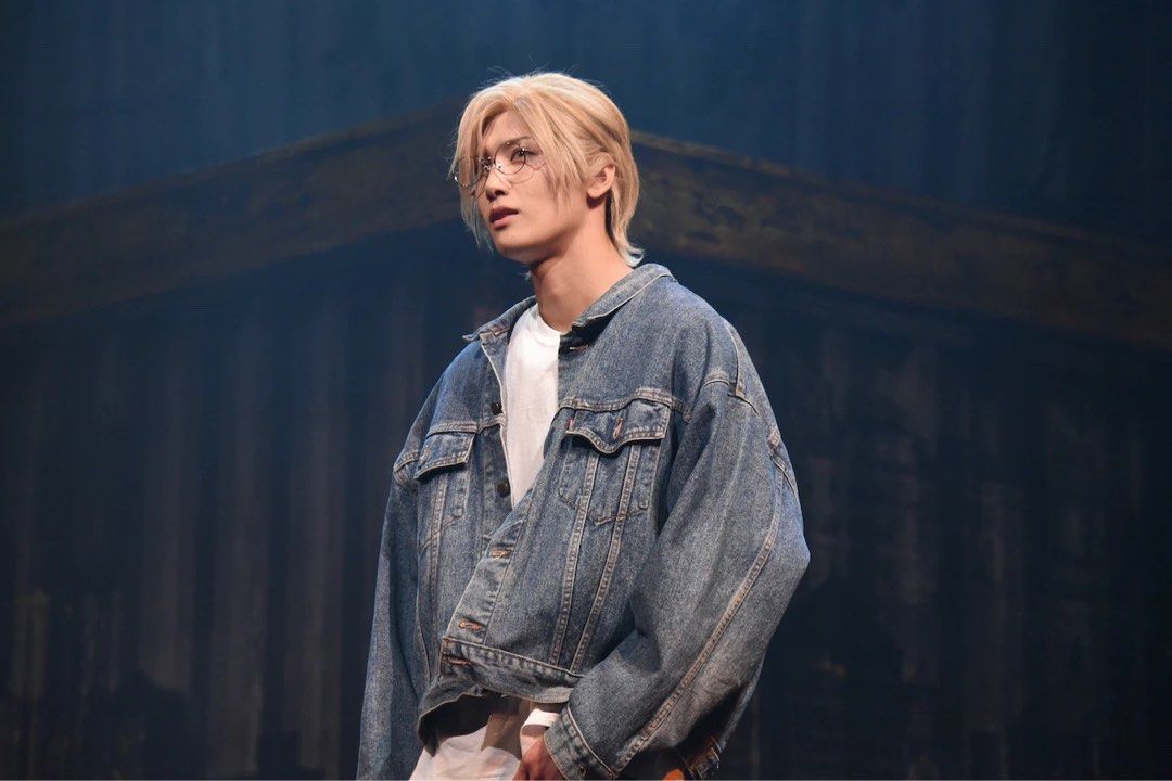 Ash Lynx Banana Fish cosplay (gun shoe sunflower prop