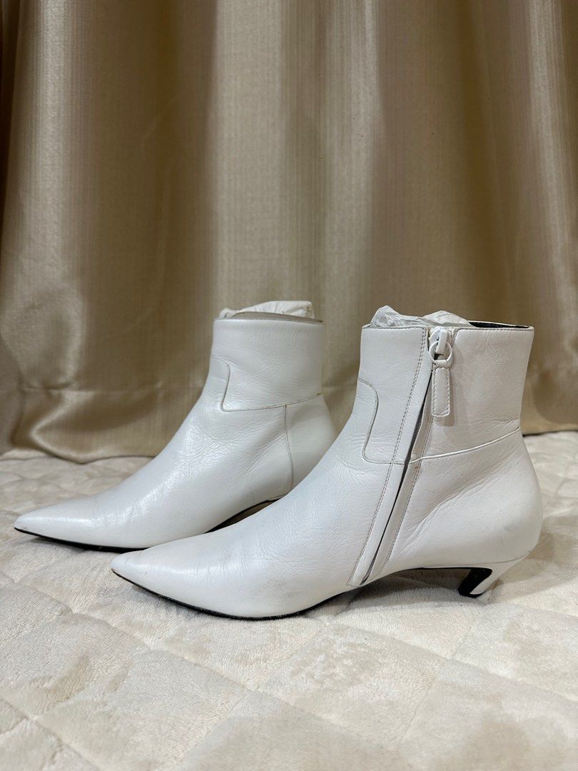 White leather new arrivals pointed toe boots