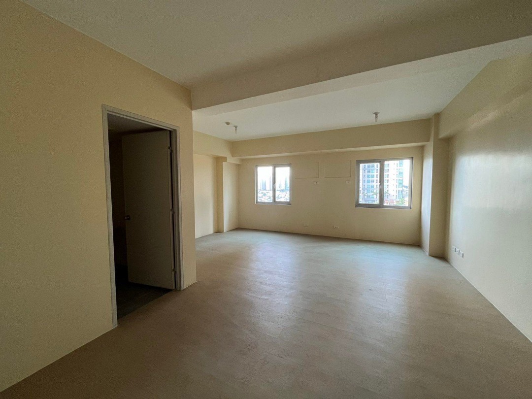 Big Studio unit Condo for sale in BGC Taguig, Avida CityFlex by Ayala