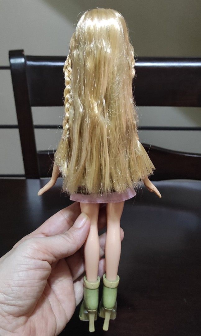 Bratz Cloe Funk Out Doll (Category: Kids Toys) located in Bacoor. Submitted by collectors_haul (Listing ID 1269797303, Image 3). Description: ✨ Slightly loose neck joint. ✨No stain. ✨Frizzy hair. ✨Wearing Sasha's Funk Out skirt and shoes and Yasmin's Sun-Kissed Summer top. ✨Outfit needs to be washed. ✨I have no idea if she has cut hair. Pacheck na lang po. ✨Please see pictures carefully for hair condition or ask for more if needed. ✨What you see 