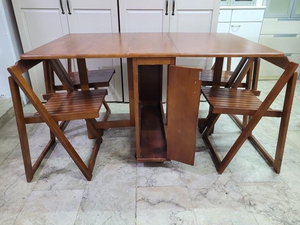 BUTTERFLY LEAF DINING TABLE WITH 4 CHAIRS *solid hard wood *in good ...