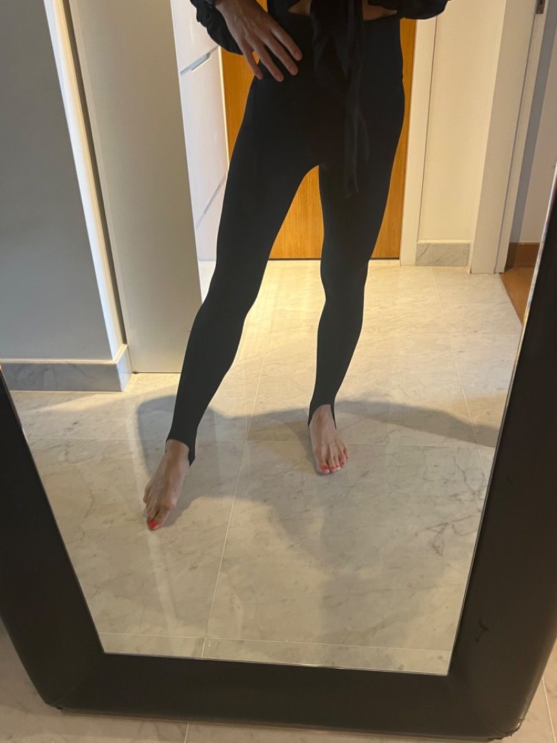 Carbon 38 leggings with stirrups, Women's Fashion, Activewear on Carousell