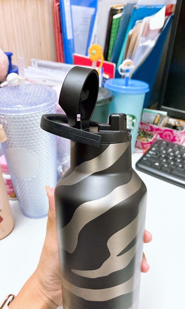 Corkcicle Canteen Zebra 20oz Original, Kitchen & Appliances di Carousell