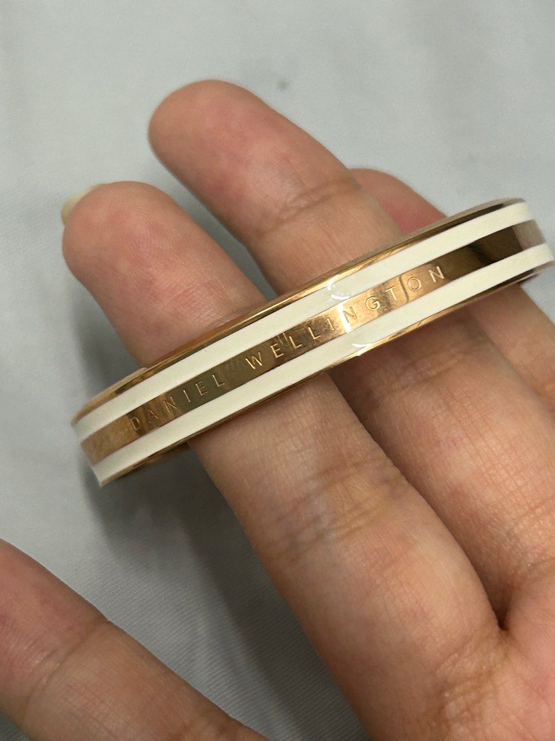 Daniel wellington hotsell cuff v2