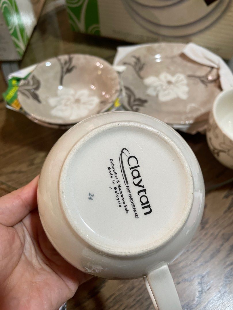 Dinnerware (Category: Dinnerware & Cutlery) located in Rawang. Submitted by ayie_bob (Listing ID 1269879564, Image 3). Description: Claytan 6pcs Couple Breakfast Set 8” Salad Plate x2 6” Cereal Bowl x2 Mug 4” x 2 Products are freezer safe. -Dishwasher-Safe -Microwave-Safe take 2 RM RM40 .