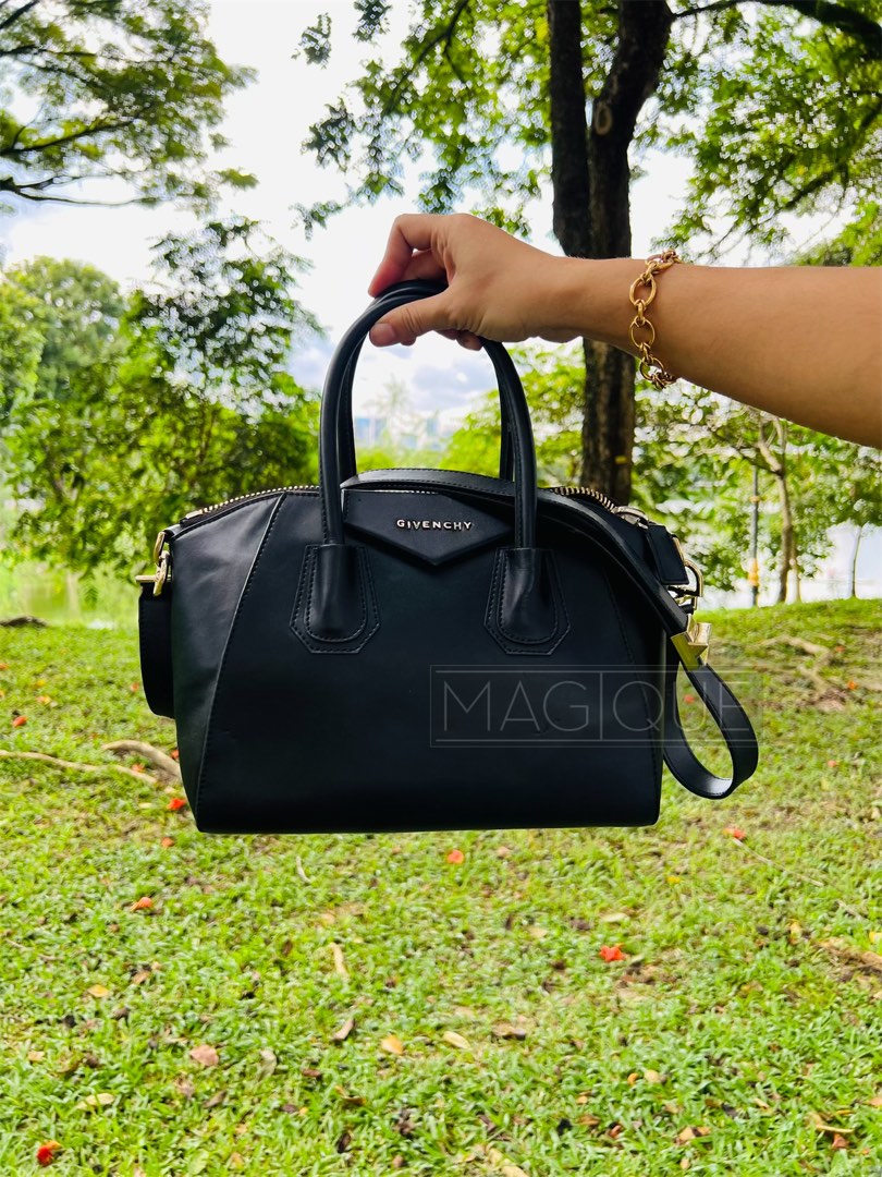 Antigona mini black best sale