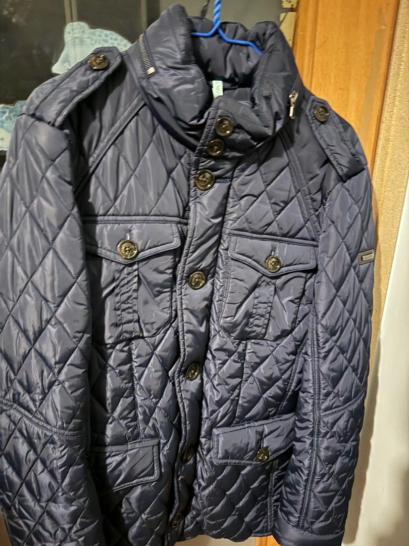 Hackett Jackey （分類：外套及戶外衣服）位於 Hong Kong。 由 jm422 提交（商品編號 1269847418，圖片 1）。簡介： Size: XS Lightly used 。