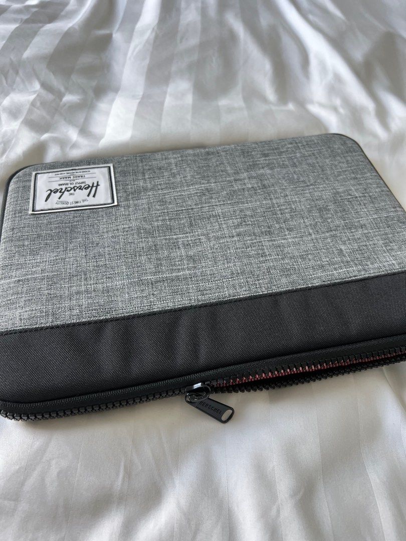 Herschel 13 inch on sale laptop