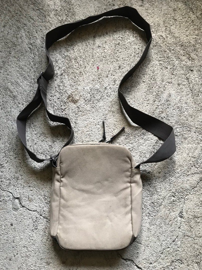 Jack wolfskin sale heathrow shoulder bag