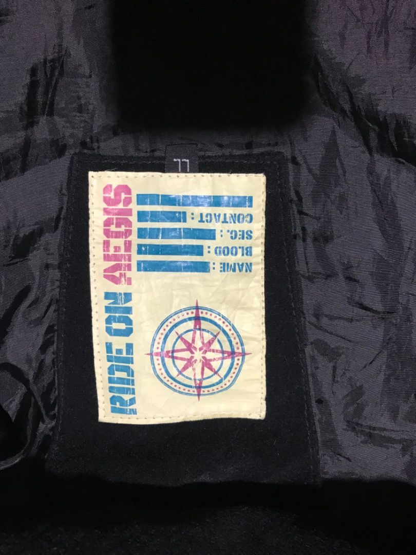 Jacket (Category: Coats, Jackets and Outerwear) located in Ampang. Submitted by naimh837818 (Listing ID 1269839056, Image 3). Description: Water Proof Suitable for cold weather Suitable for ride.