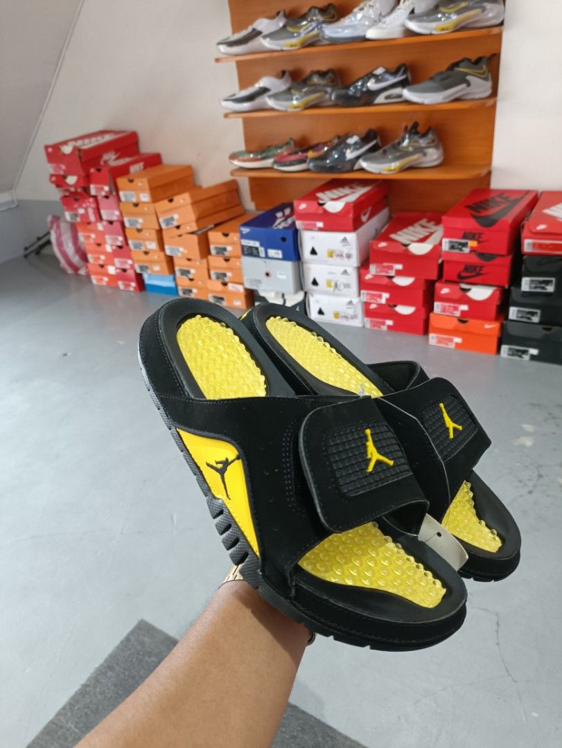 Yellow on sale jordan slides