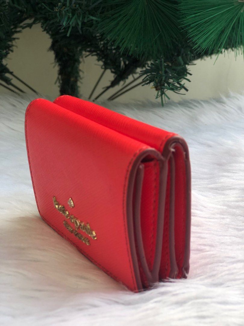 Katespade wallet (Category: Luxury Bags & Wallets) located in General Trias. Submitted by mybag2025 (Listing ID 1269848015, Image 3). Description: Signs of usage only In good condition Guaranteed original.