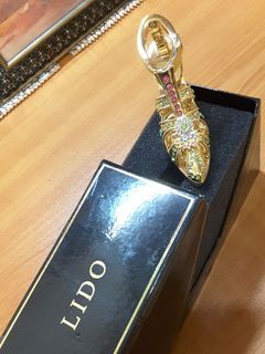 LIDO麗都紅魔坊限量珠寶鞋。長8cm寬2cm高6cm。