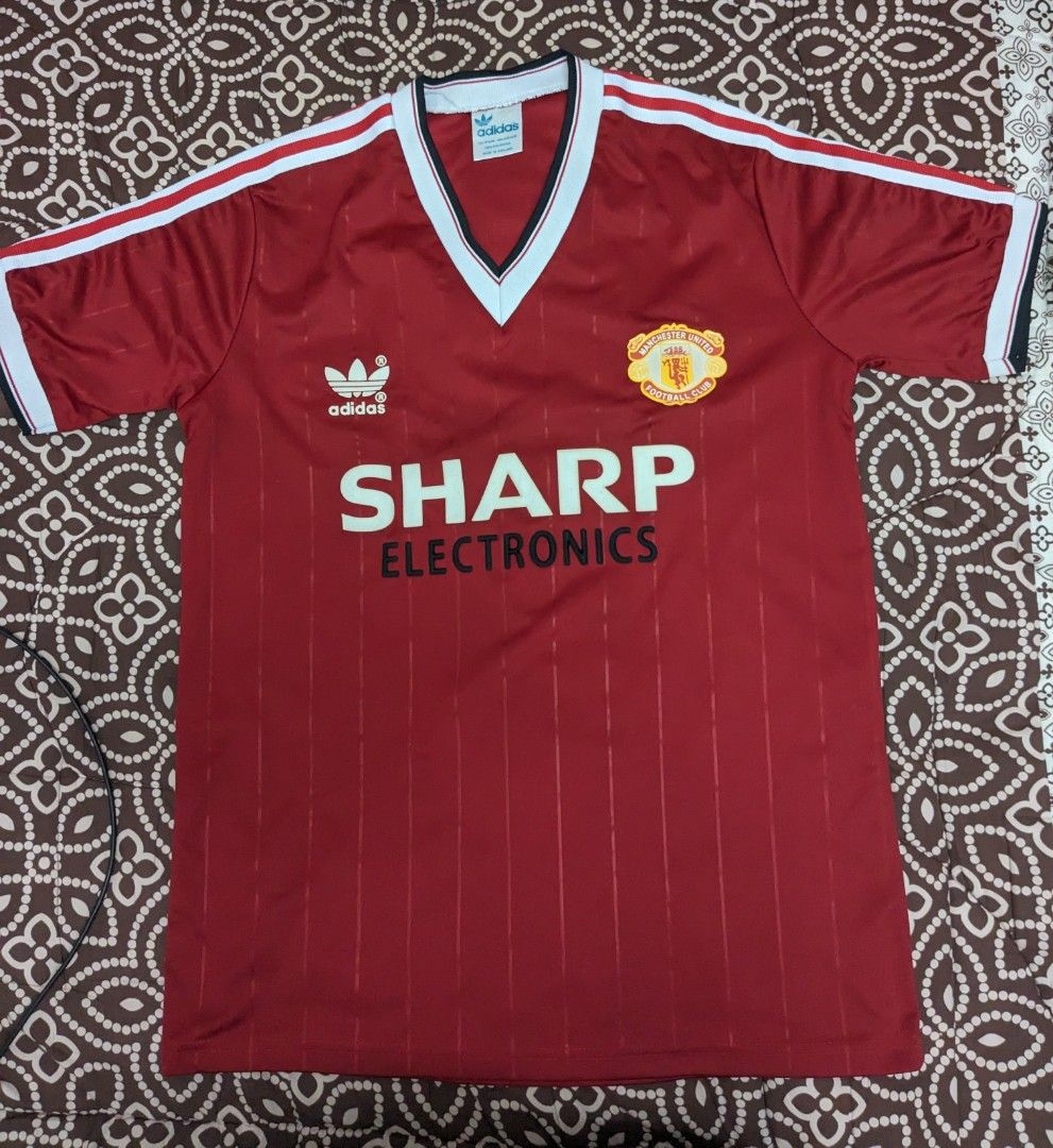 Manchester United 1982 Retro Jersey