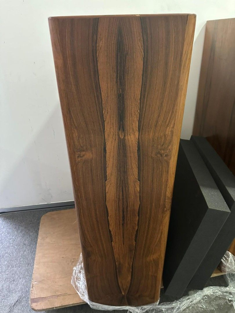 Mcintosh XR290 speaker system, Audio, Soundbars, Speakers & Amplifiers