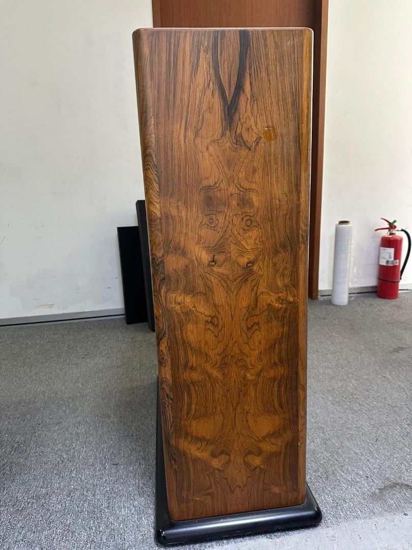 Mcintosh XR290 speaker system, Audio, Soundbars, Speakers & Amplifiers