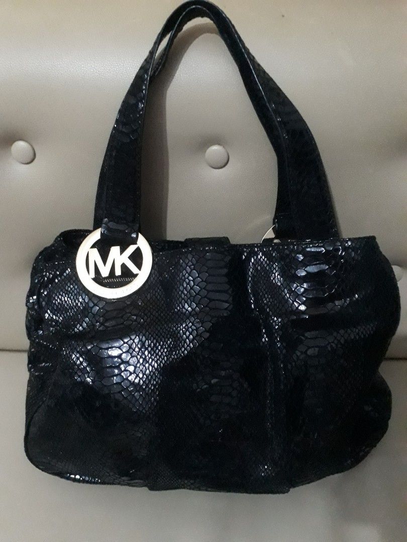 MICHAEL KORS BLACK PYTHON PRINT MEDIUM HANDBAg Women s Fashion Bags Wallets Shoulder Bags on Carousell