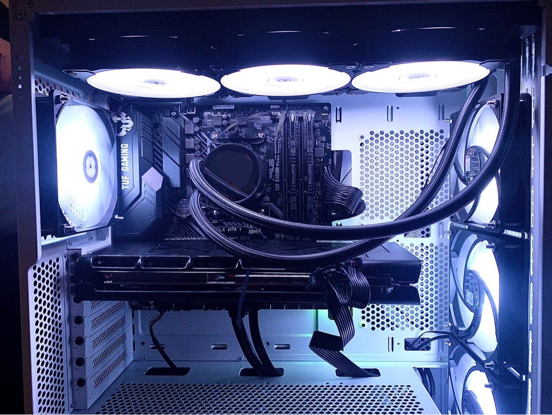 WHITE GAMING PC MID TEIR RX5700 XT Ryzen 5 2600 16GB CRUCIAL
