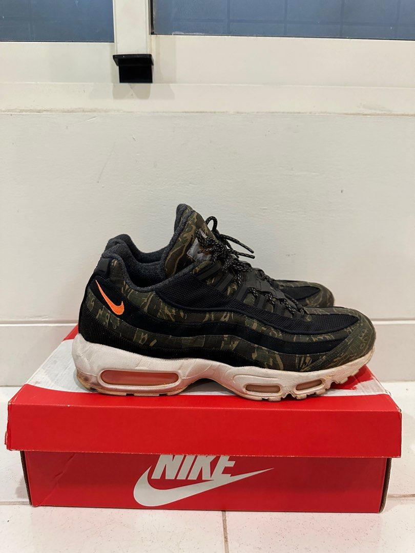 Nike airmax 95 x Carhartt Fesyen Pria Sepatu Sneakers di Carousell