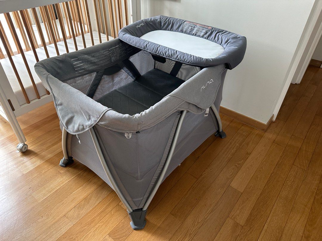 Nuna SENA Aire Travel Cot w changing station mattress like new