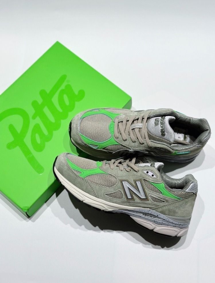 Patta x New Balance 990 v3 trendy retro casual running shoes for men and women light olive green