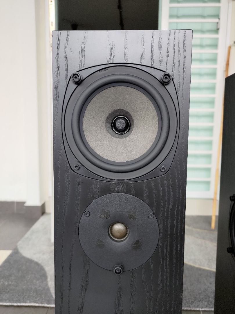 Rega RS3 Floorstander Rega Senta Centre Speaker