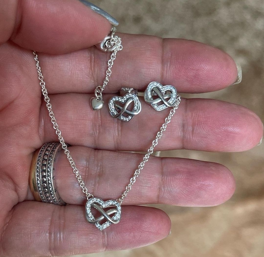 SALE PANDORA INFINITY HEART NECKLACE AND EARRING SET Women s