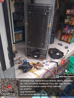 Service kulkas freezer box shwoces bergaransi