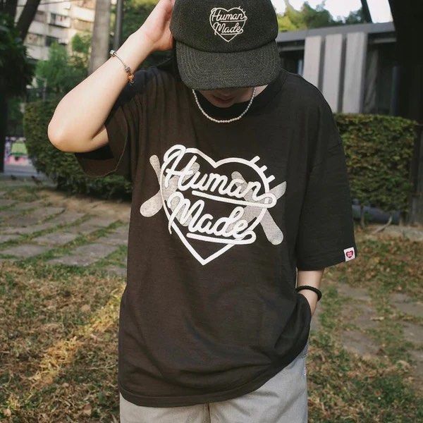 ベストHUMAN MADE × KAWS ハート Tee XL Tシャツ/カットソー(半袖/袖なし)