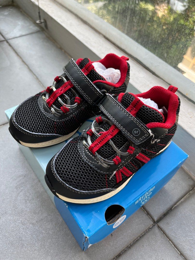 Stride rite light best sale up shoes boy