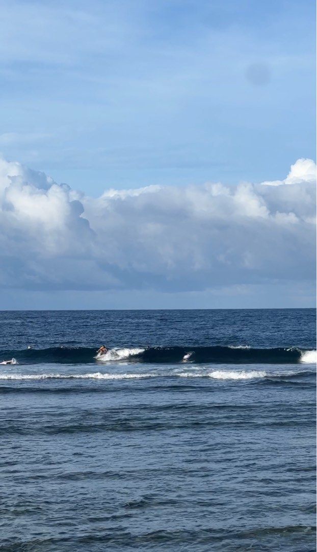 Surfboard 7’3 surf board with bag (Category: Water Sports) located in Manila. Submitted by dundermifflin00 (Listing ID 1269788692, Image 2). Description: Surfboard for sale perfect for small and big waves! Light weight and has minimal dings. It’s very very easy to ride and a nice board to transition to a short board I can deliver this for free on makati, taguig, mandaluyong area.