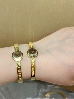 Tiff Bangle 18k gold
