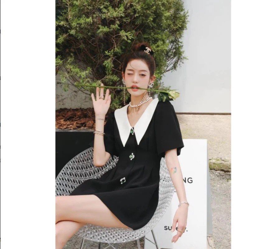 Trendy on sale black dresses