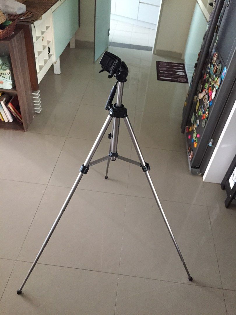 Tripod camera stand( one leg broken), Photography, Photography Accessories, Tripods & Monopods