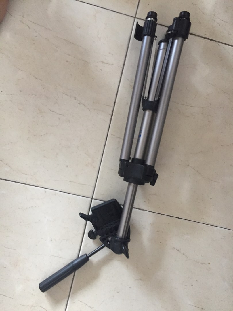 Tripod camera stand( one leg broken), Photography, Photography