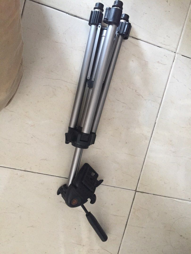 Tripod camera stand( one leg broken), Photography, Photography