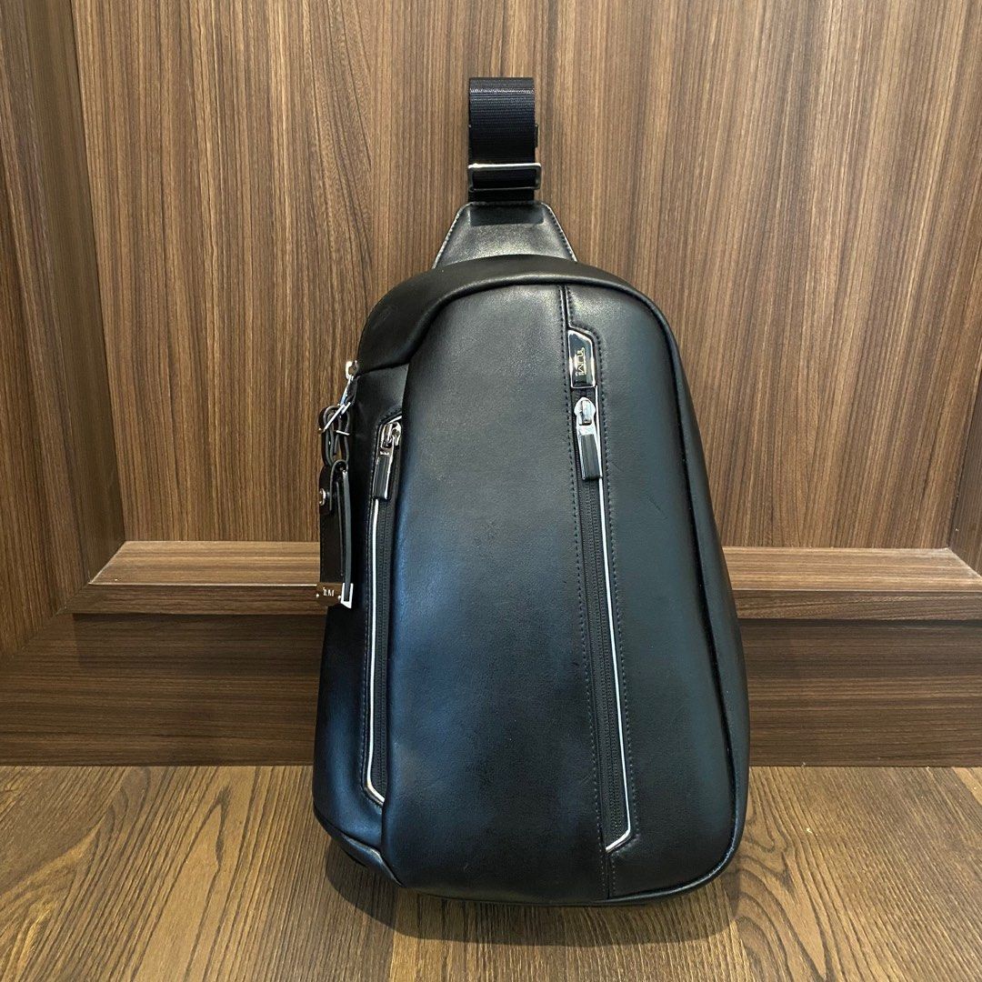 Tumi Arrive Massena Leather sling bag original asli Fesyen Pria