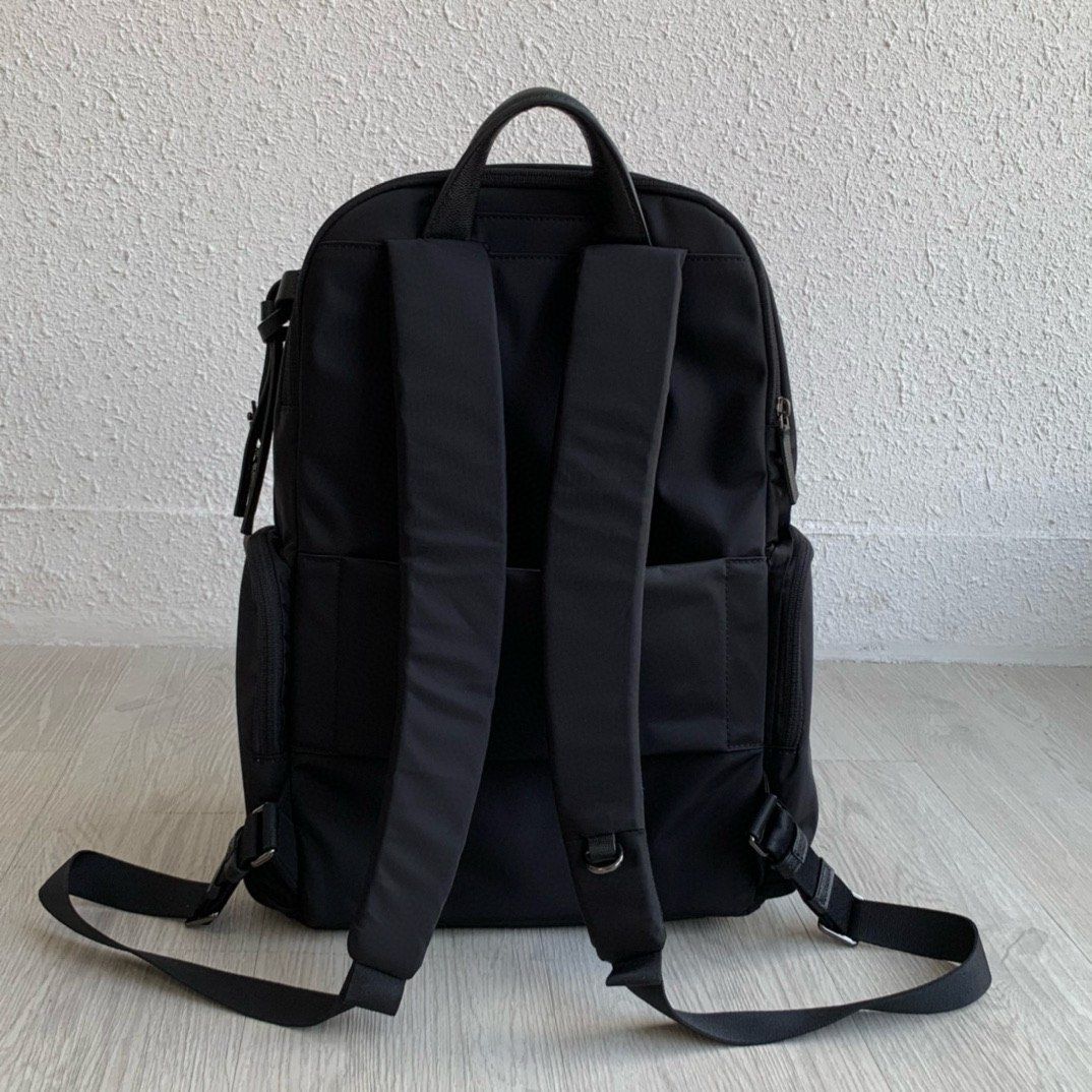 rain slicker covers backpack M-Tac Waterproof Cover As the trail steepens Color:Hollyhock CRIT_Marrone Louis Vuitton LOUIS VUITTON