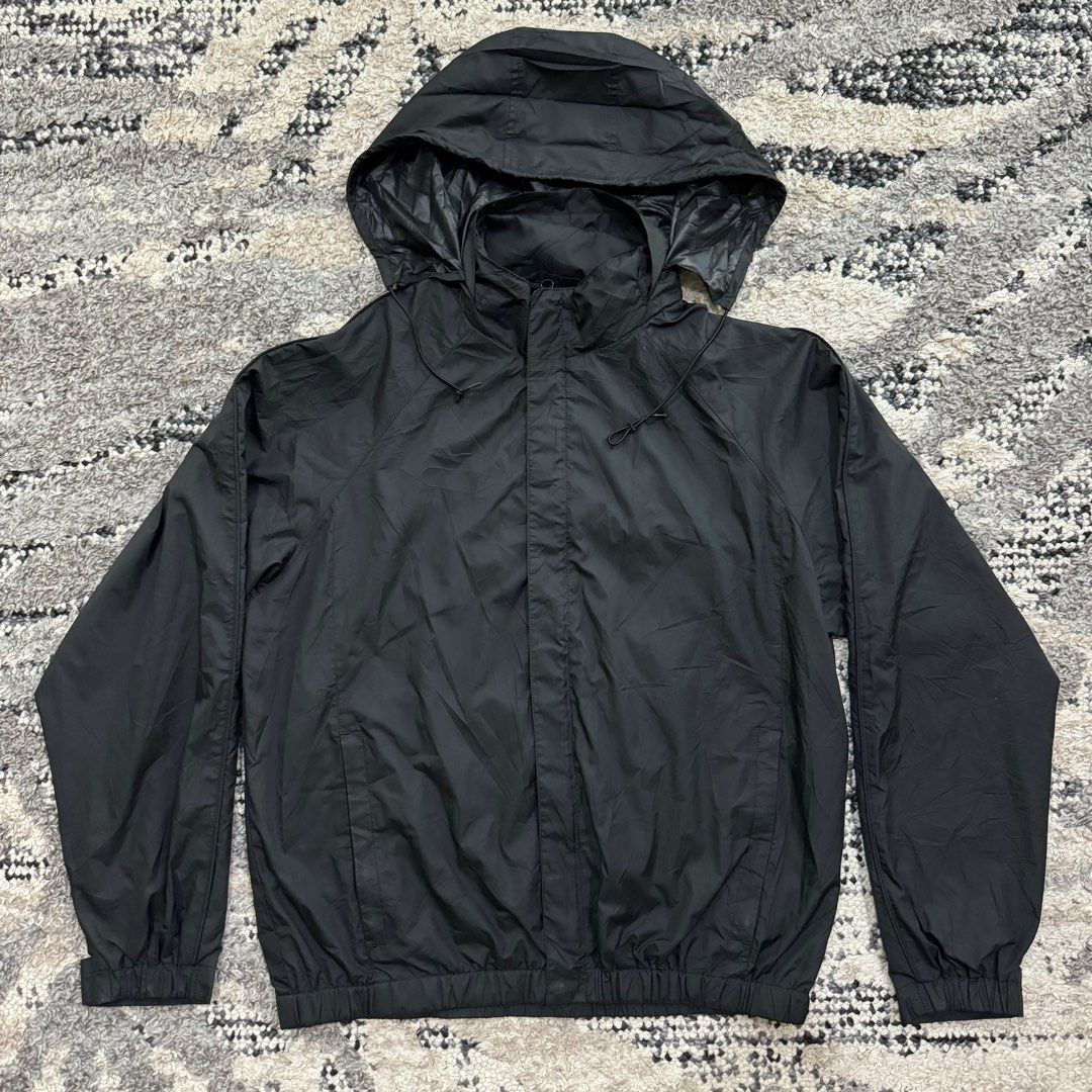 UNIQLO WINDBREAKER BLACK Men s Fashion Coats Jackets and