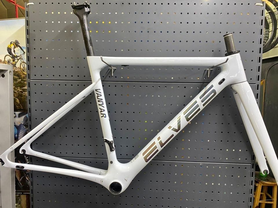 Elves carbon 2025 frame
