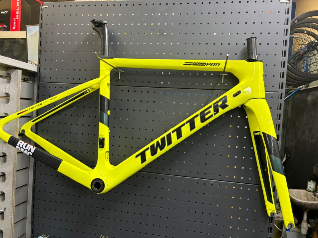 Twitter carbon frame online