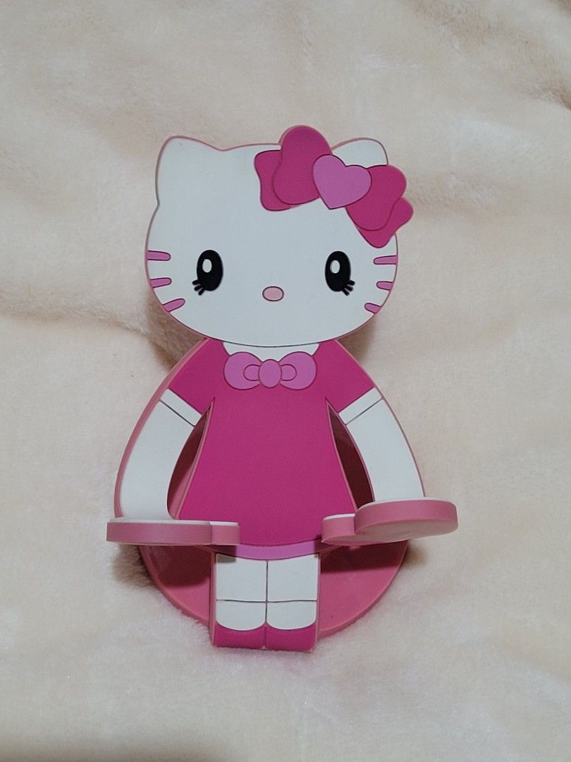 USJ Hello Kitty Cellphone Holder (Category: Mounts & Holders) located in Lapu Lapu. Submitted by snuggleplushph (Listing ID 1269888866, Image 1). Description: Stuffed toys & more! ♡ON-HAND ITEMS♡ LOC: : Lapu-lapu city, Cebu MOP: Gcash or BPI MOD: Flash Express or Shopee c/o Pm for more info! Note: Items are cross-posted. It is always best to ask for the availability of the item first before placing your order. Thank you for choosing Snuggle Plush